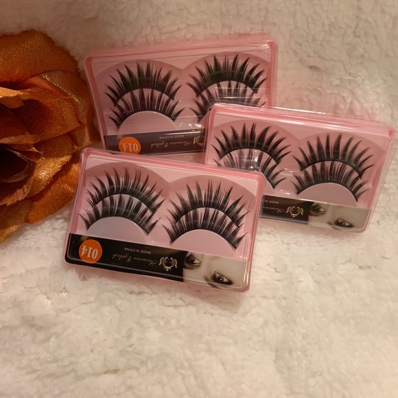 Eyelashes package with glue sold SOLD OUT - Picture 3 of 5